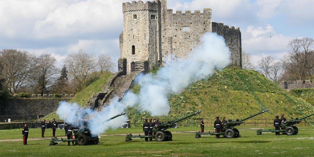 Πρίγκιπας Φίλιππος: Κανονιοβολισμοί από τις βρετανικές ένοπλες δυνάμεις
