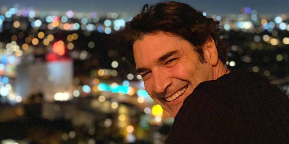 Ο Δάσκαλος: Οι πρώτες εικόνες από τα γυρίσματα – Ο Χριστόφορος Παπακαλιάτης μας ξεναγείς τους Παξούς [βίντεο]