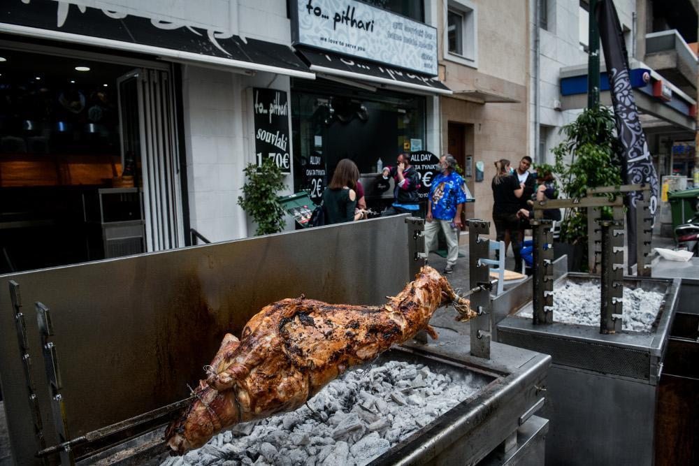 Πάσχα στην πόλη: Πώς γιόρτασαν οι Έλληνες