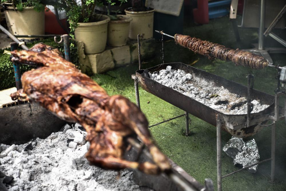 Πάσχα στην πόλη: Σκέπασε την Αττική η τσίκνα από το ψήσιμο του οβελία