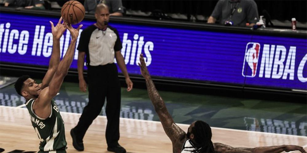 ΝΒΑ: Μυθικός Giannis με 49 πόντους νίκησε Ντουράντ και Νετς