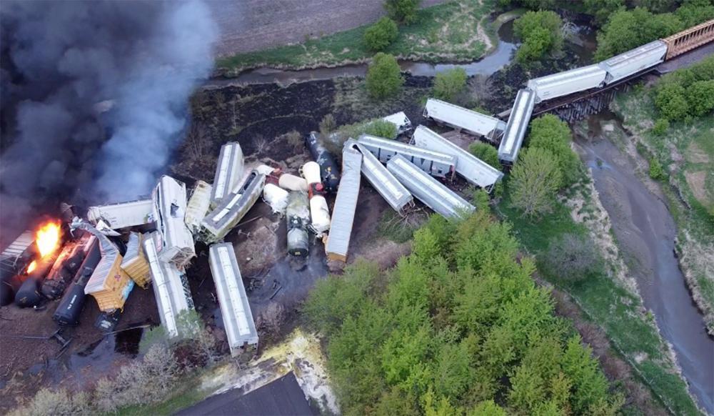 Εκτροχιάστηκε στην Αϊόβα τρένο που μετέφερε εύφλεκτα υλικά