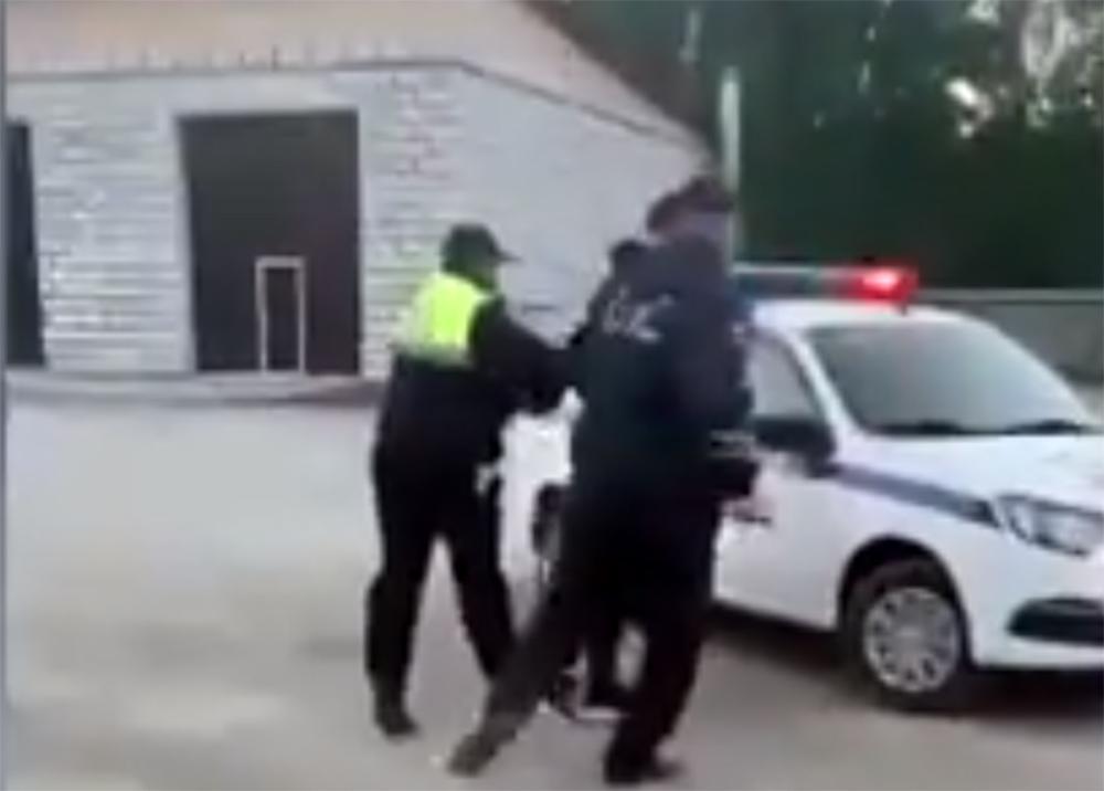 Ρωσία: Αστυνομικός πυροβολεί εξ επαφής και σκοτώνει 19χρονο Αζέρο