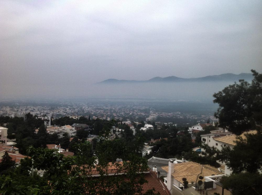 Πάσχα στην πόλη: Σκέπασε την Αττική η τσίκνα από το ψήσιμο του οβελία