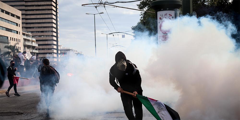 Επεισόδια έξω από την πρεσβεία του Ισραήλ [εικόνες]