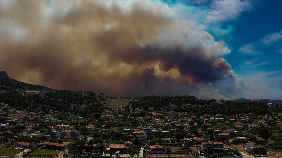 Δήμαρχος Λουτρακιού στο Eleftherostypos.gr: Δύσκολη η κατάσταση με την φωτιά