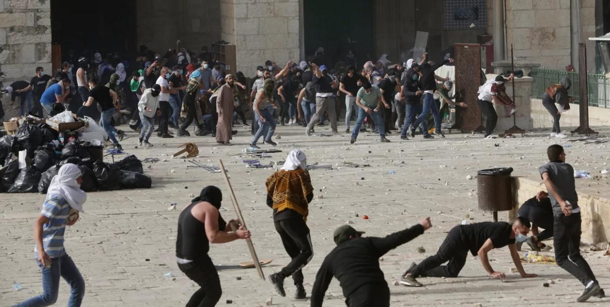 «Φλέγεται» η Γάζα: Εκτοξεύσεις ρουκετών από Παλαιστίνιους και αεροπορικά πλήγματα του Ισραήλ όλη τη νύχτα