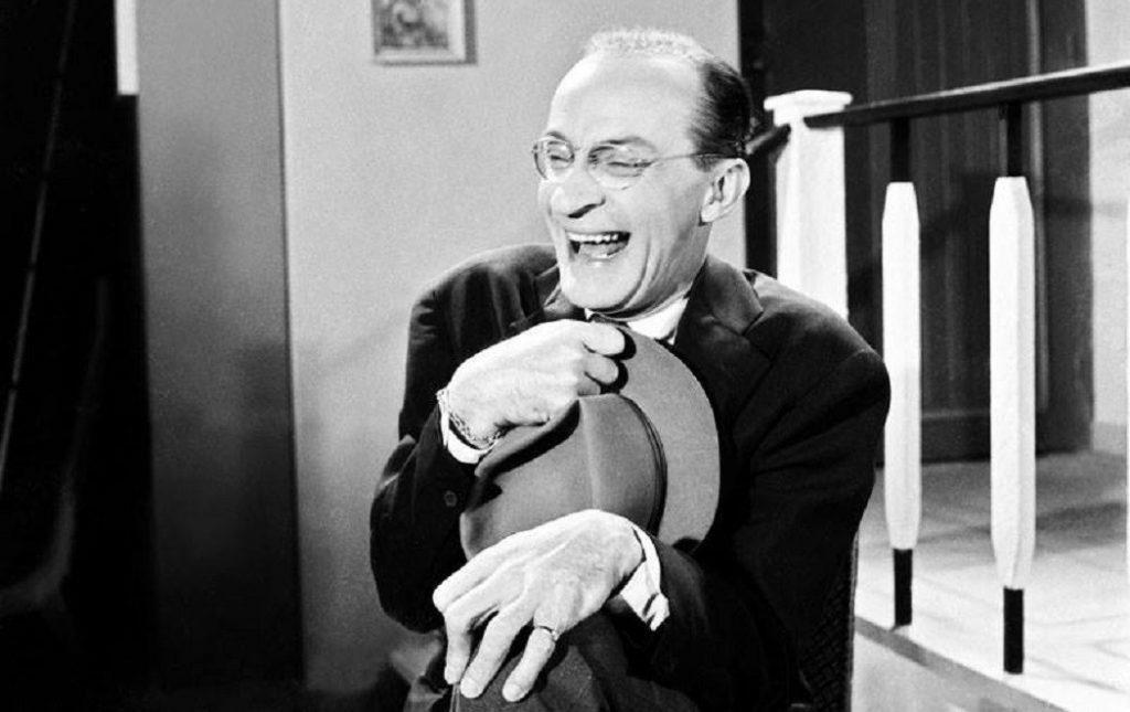 Ντίνος Ηλιόπουλος: 20 χρόνια από τον θάνατο του κωμικού που λάτρεψε η χώρα – Η ζωή του και το έργο του [βίντεο]