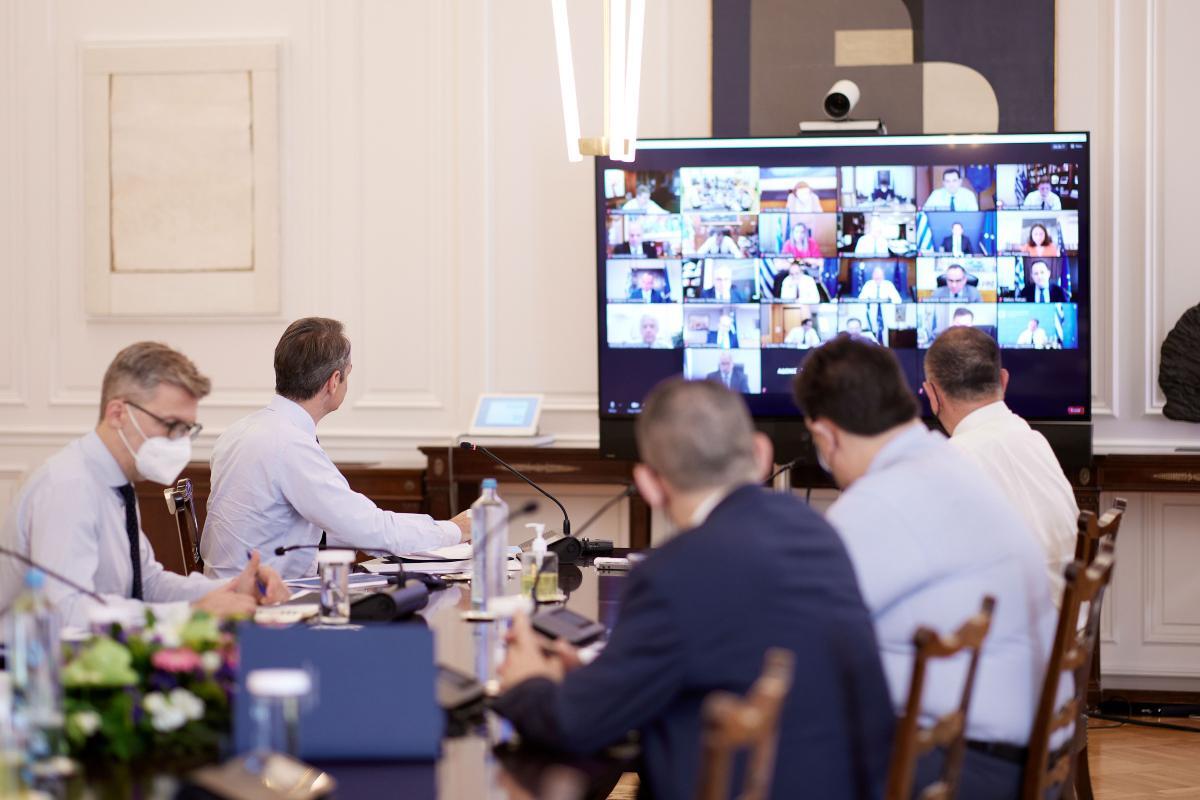 Σε εξέλιξη το υπουργικό συμβούλιο: Τα «καυτά» θέματα της ατζέντας - «Θεσμικά οπλισμένοι μπαίνουμε στην μετα-Covid εποχή»