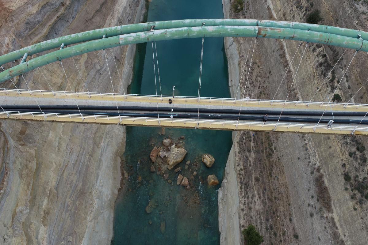 Ισθμός της Κορίνθου: Το συγκλονιστικό στιγμιότυπο - Η μεγάλη κατολίσθηση από ψηλά [βίντεο]