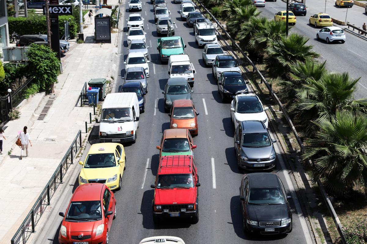 Στο «κόκκινο» η κίνηση: Μποτιλιάρισμα στον Κηφισό μετά από καραμπόλα