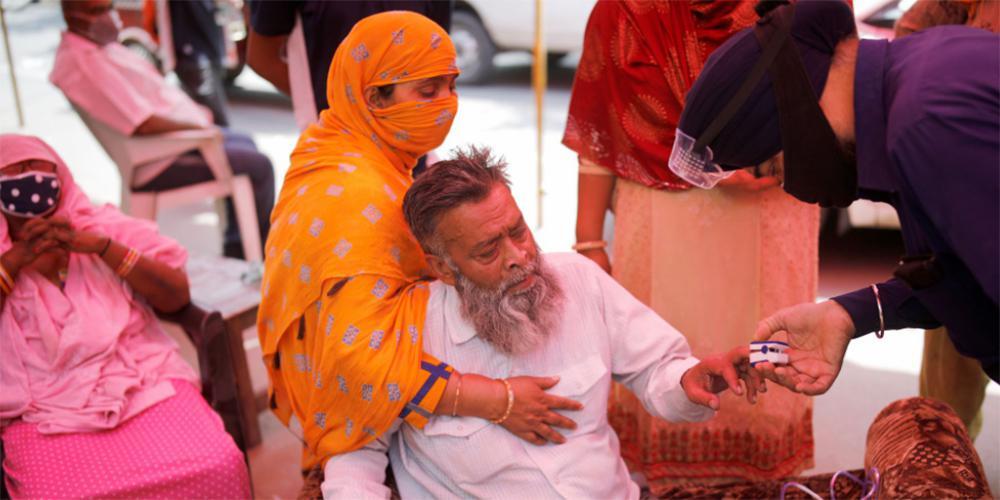 Κορωνοϊός: Η Ινδία «τρέχει» να εγκρίνει το εμβόλιο της Pfizer