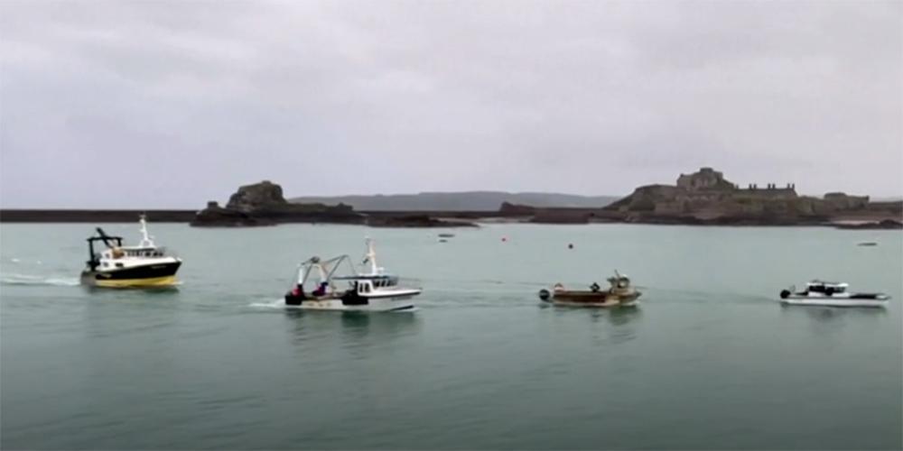 Μάγχη: Στο «κόκκινο» η κόντρα Γαλλίας - Βρετανίας για τα… ψάρια