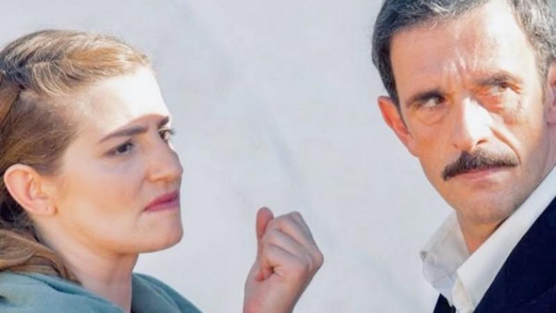 Άγριες Μέλισσες: Η Ελένη αποκαλύπτει πως ο Δούκας σκότωσε τον πατέρα της