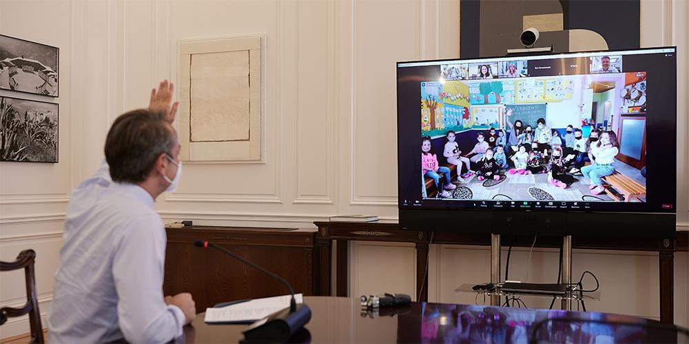 Μητσοτάκης: Τηλεδιάσκεψη με 17 μαθητές του Νηπιαγωγείου Πάχνης