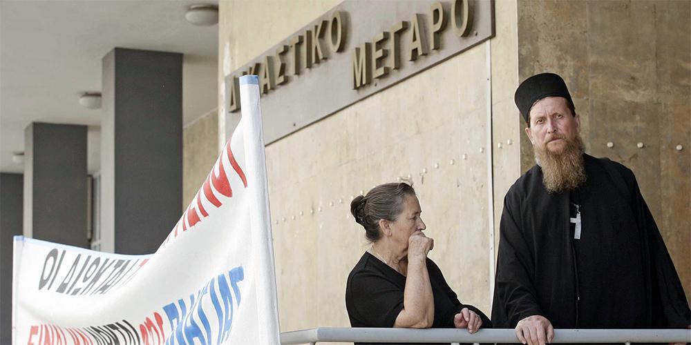 Μονή Εσφιγμένου: Στα μαλακά για τις «ιερές μολότοφ» οκτώ μοναχοί