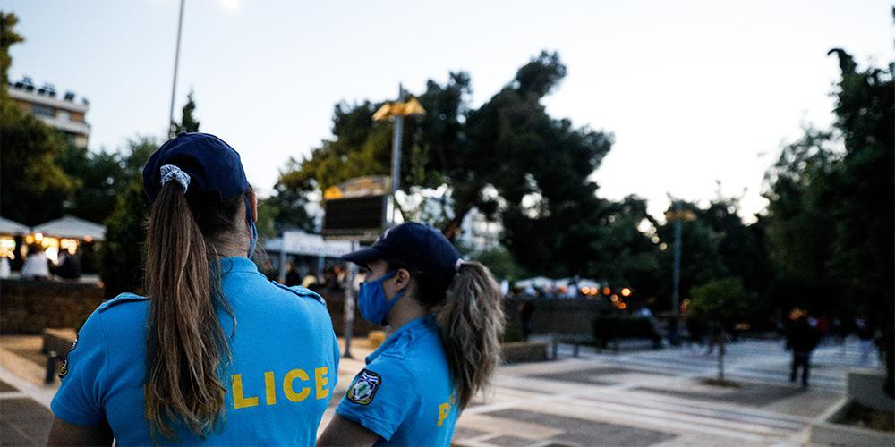 Νέα Σμύρνη: Έλεγχοι στην πλατεία για την αποφυγή συνωστισμού [εικόνες]