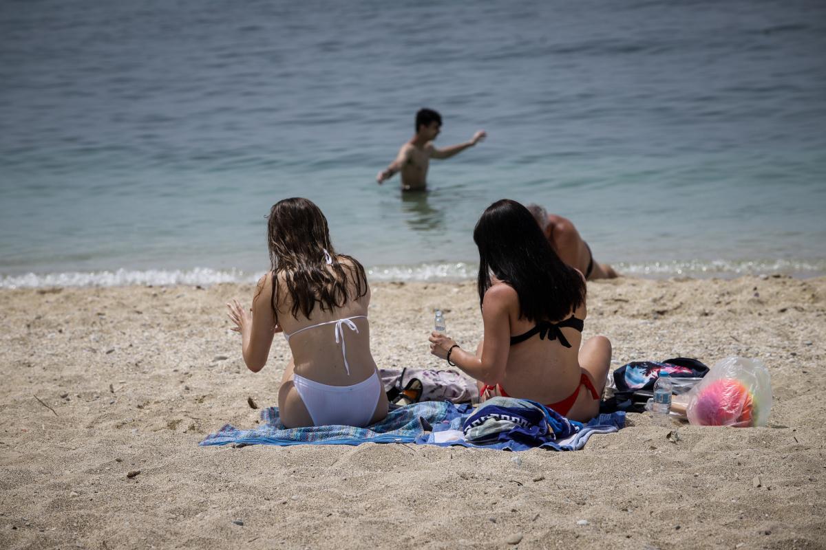 Καιρός: Παραμένει το καλοκαιρινό σκηνικό – Έως τους 31 το θερμόμετρο