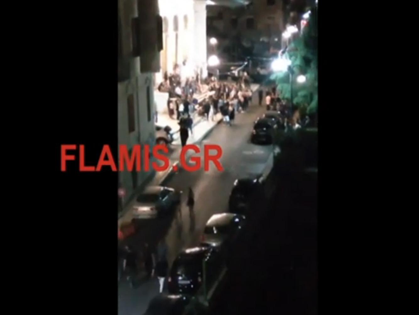 Πάτρα: Το αδιαχώρητο στα σκαλιά εκκλησίας – Δείτε εικόνες από το κορονοπάρτι στην Παντάνασσα [βίντεο]