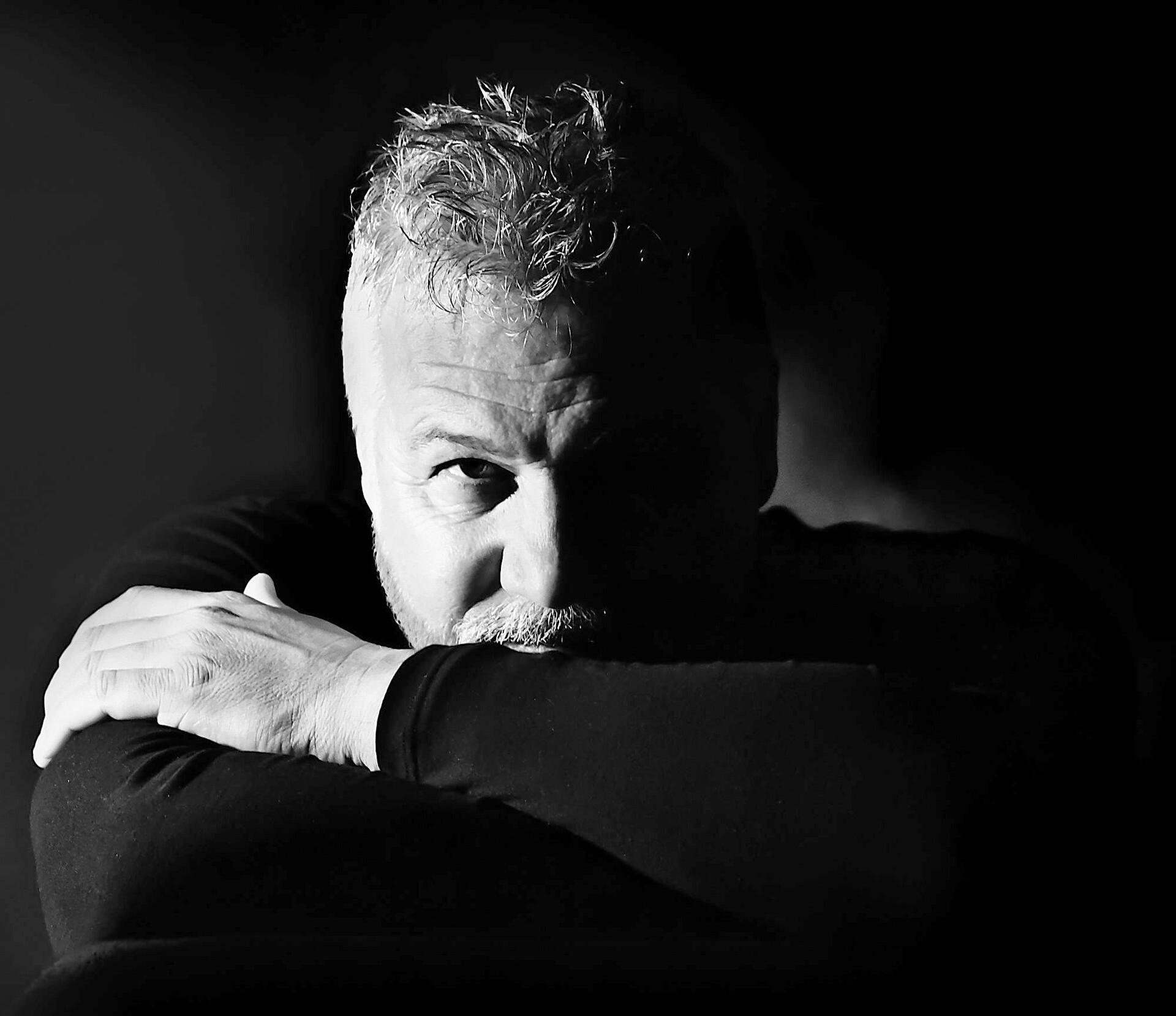 Σπύρος Πετρουλάκης: Το νέο του βιβλίο - «Από παιδί το ναυάγιο στοίχειωνε τα ταξίδια μου»