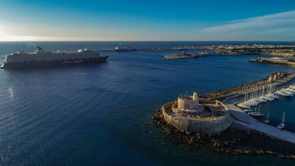 Ρόδος: Κατέπλευσε το πρώτο κρουαζιερόπλοιο της σεζόν