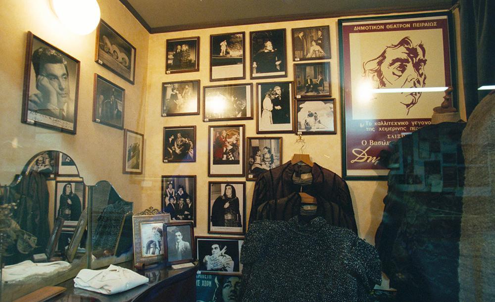 Σωσίβια λέμβος «δίνεται» στο πολυσήμαντο Θεατρικό Μουσείο