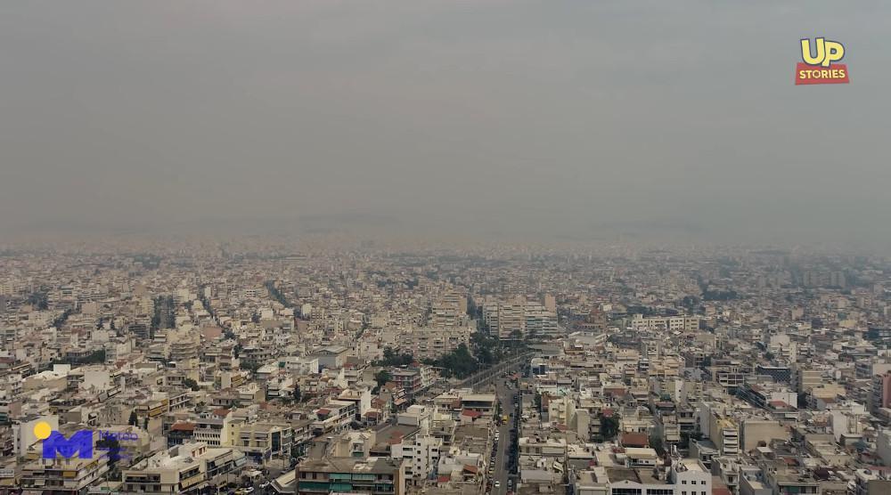 Καπνός και στάχτη από την φωτιά στον Σχίνο σκέπασαν την Αττική