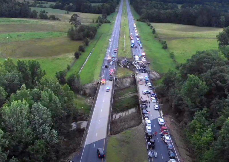 Τραγωδία με 10 νεκρούς, ανάμεσά τους 9 παιδιά σε καραμπόλα στις ΗΠΑ