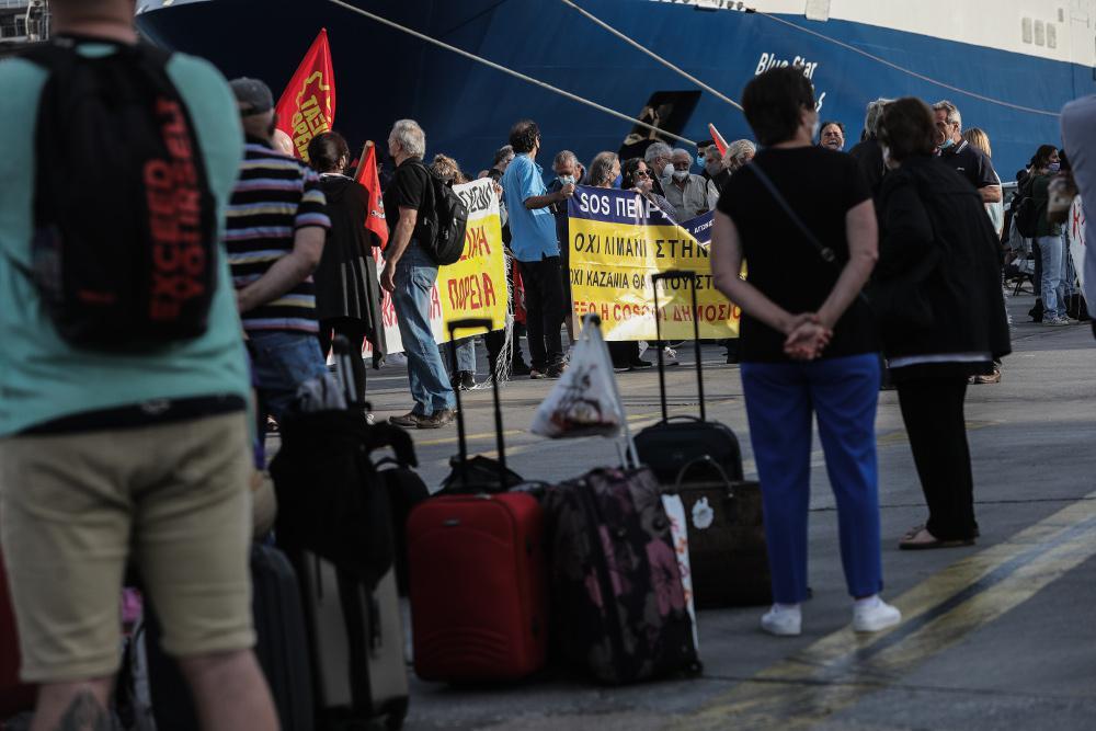 Διήμερη απεργία κηρύσσουν οι εργαζόμενοι εμπορευματοκιβωτίων Πειραιά