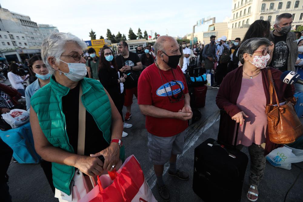 Οταν οι επιβάτες έδιωξαν τους συνδικαλιστές της ΠΕΝΕΝ στον Πειραιά