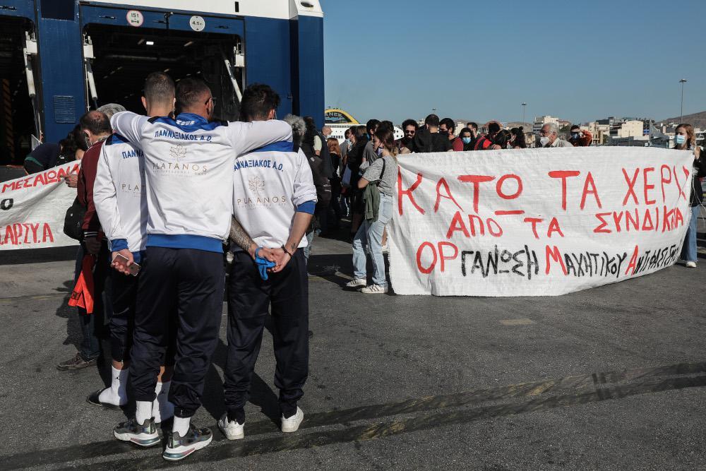 Συνδικαλιστές στον Πειραιά