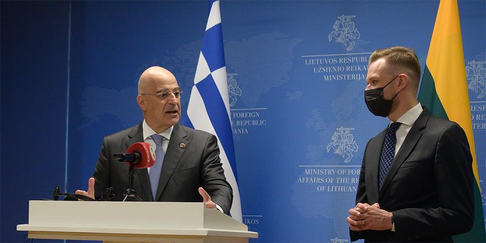 Δένδιας: Ο «πάγος έσπασε», οι διαφορές παραμένουν