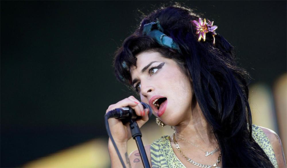 Εϊμι Γουάινχαουζ: Πορεία γεμάτη βραβεία και με πρόωρο τέλος