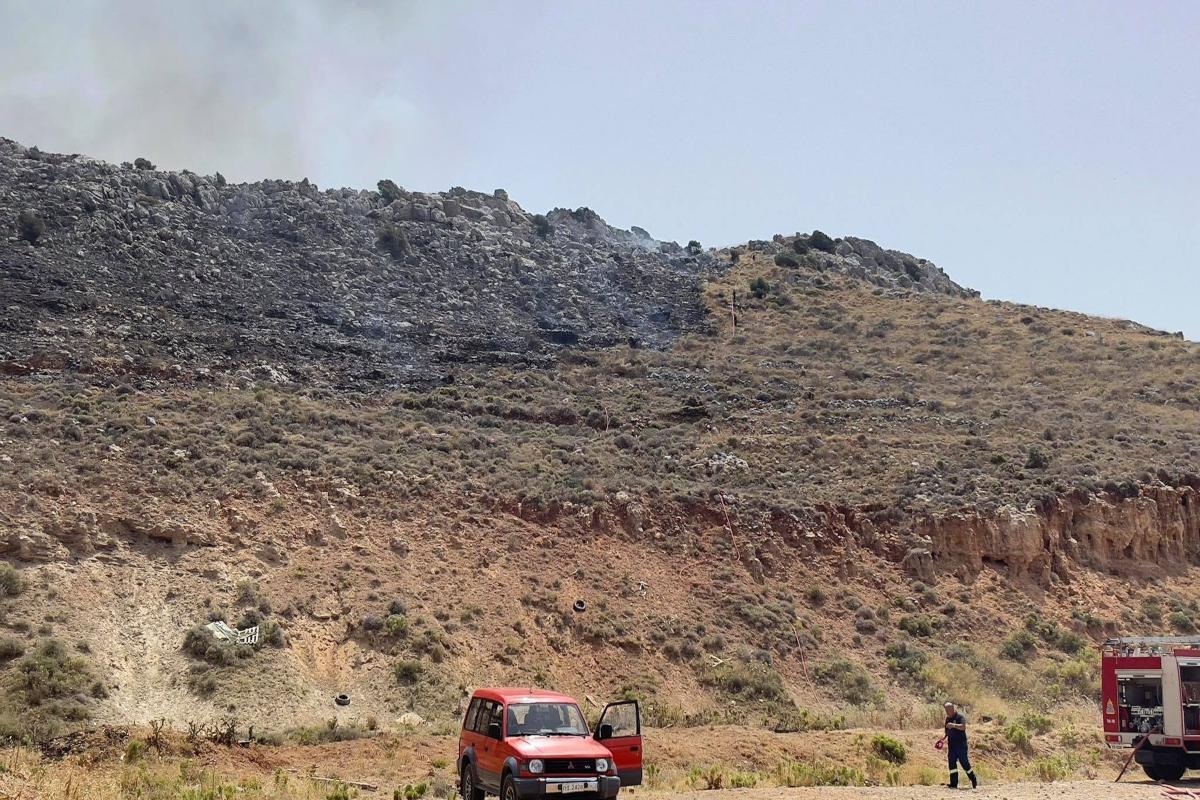 Φωτιά στο Ηράκλειο Κρήτης – Σπεύδει η Πυροσβεστική, ακούγονται εκρήξεις