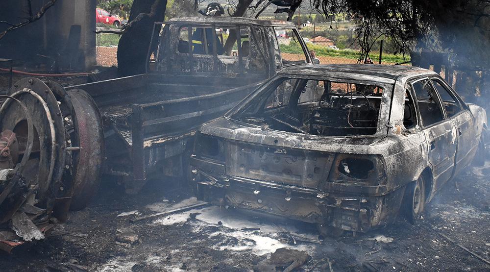 Πάτρα: Έκαιγε οχήματα με προσάναμμα τις κάλτσες του