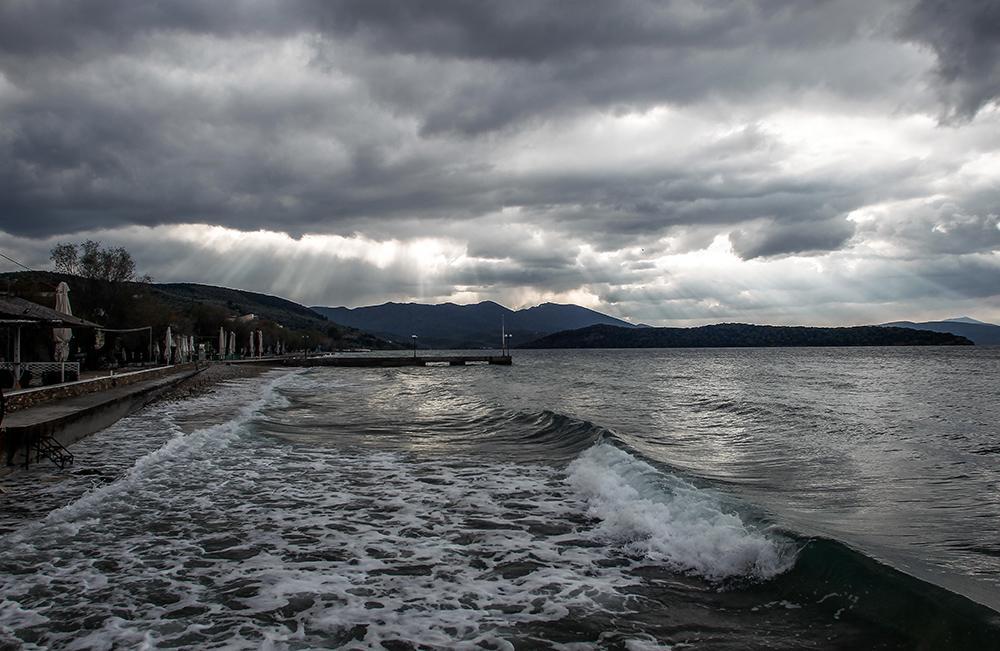 Καιρός: Συνεχίζεται και σήμερα η κακοκαιρία – Δείτε πότε θα φτιάξει