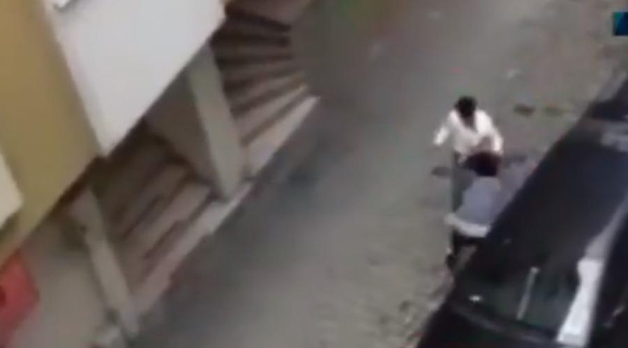 Τουρκία: Έδερνε την έγκυο γυναίκα του στη μέση του δρόμου