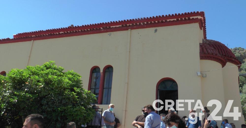 Κρήτη: Θλίψη στην κηδεία της 44χρονης Γλυκερίας [εικόνες]