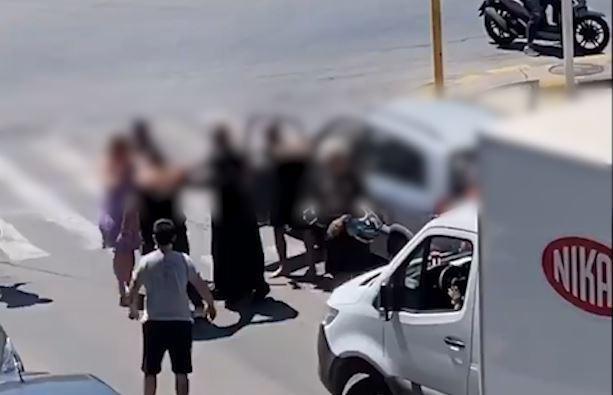 Χανιά: Άγριο ξύλο μπροστά σε ιερέα – Έπαιξαν μπουνιές σε κεντρικό δρόμο