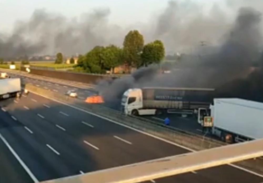 Ληστεία αλά Ιταλικά σε κινούμενο φορτηγό χρηματαποστολής