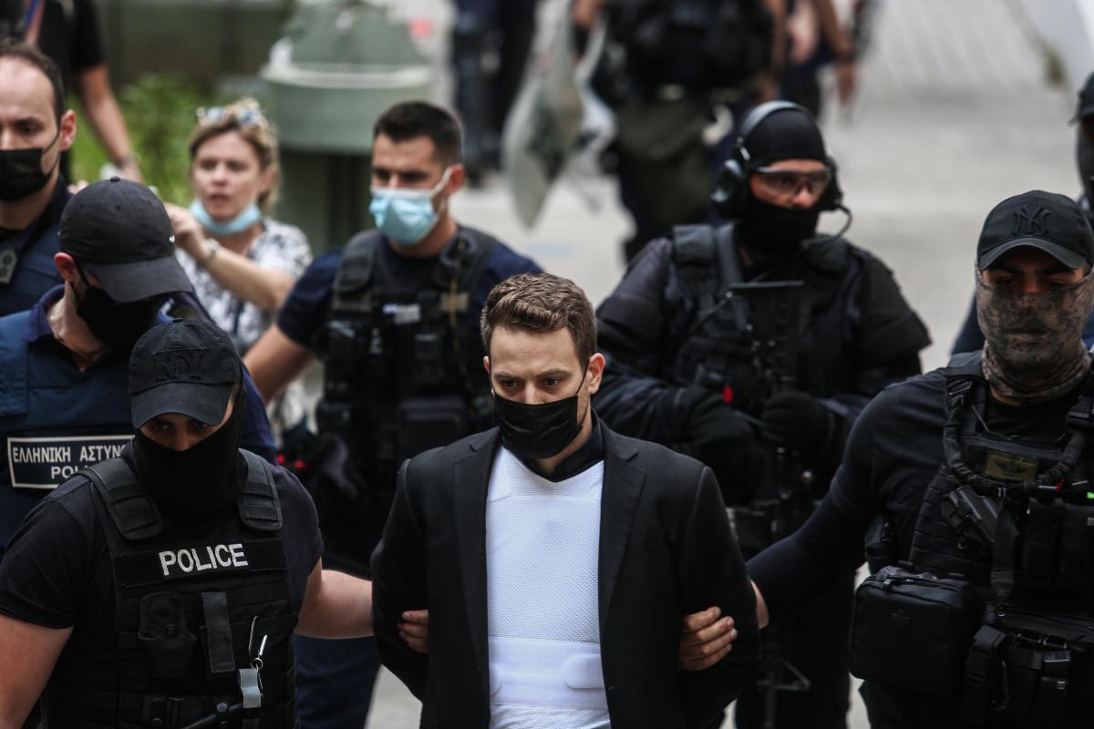 Γλυκά Νερά: Στη ΓΑΔΑ ο δικηγόρος του δολοφόνου – «Μετά την ομολογία ο Μπάμπης λυτρώθηκε»