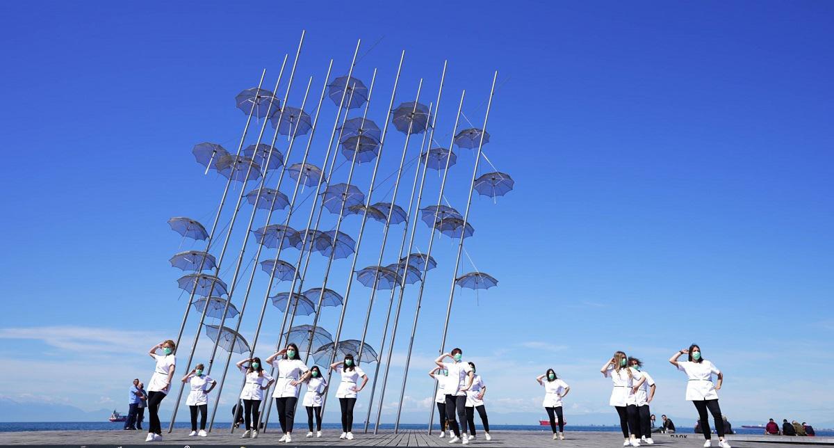 Φαρμακοποιοί της Θεσσαλονίκης χορεύουν στους ρυθμούς του «Jerusalema»