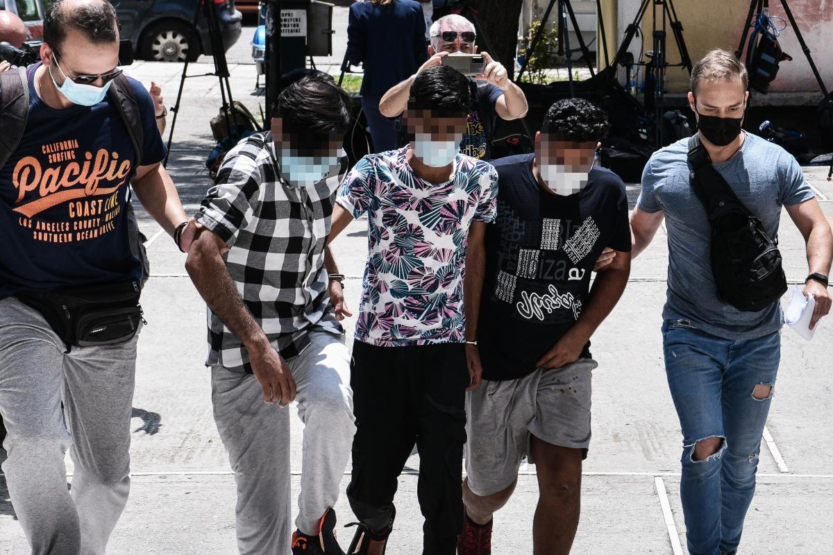 Άγιος Παντελεήμονας: Στον εισαγγελέα οι τρεις Πακιστανοί που κατηγορούνται για τον βιασμό 25χρονης εγκύου