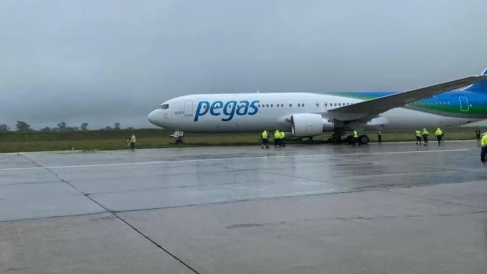 Κριμαία: Αεροσκάφος της Boeing με 284 επιβάτες βγήκε εκτός διαδρόμου