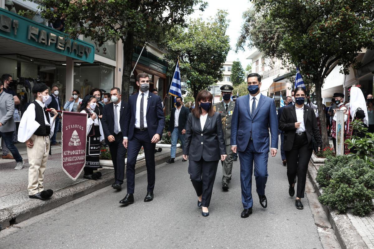 Επέτειος 200 χρόνων: Στο Αγρίνιο η Σακελλαροπούλου – Τίμησε την ημέρα απελευθέρωσης από τον τουρκικό ζυγό