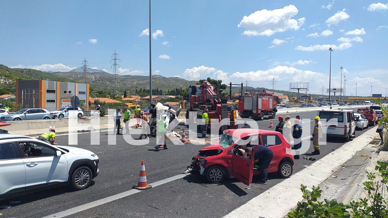Σοβαρό τροχαίο με τραυματίες στα διόδια του Ισθμού [εικόνες]