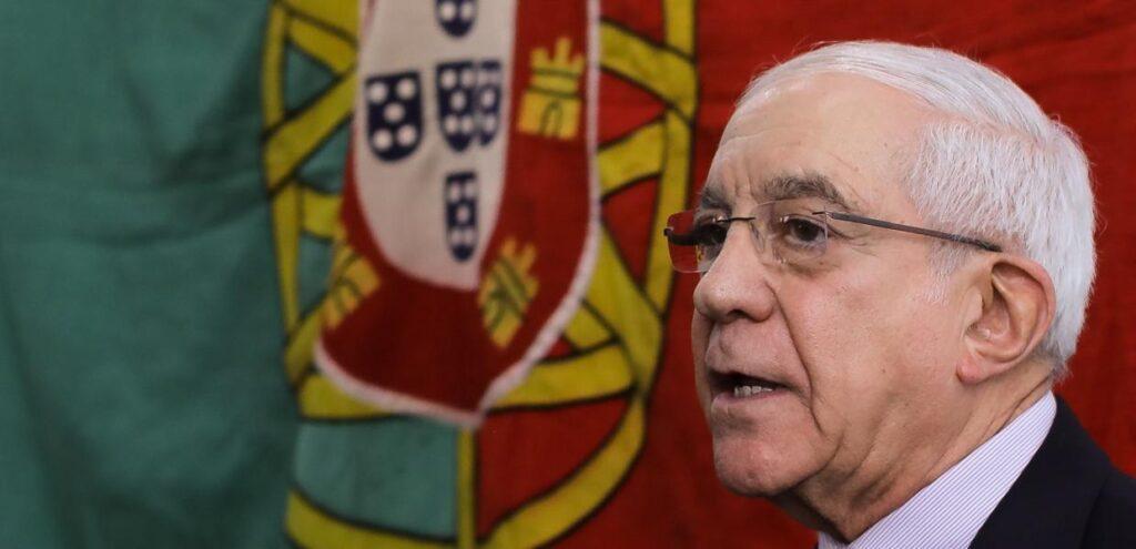 Ποιος θυμάται την Επανάσταση των Γαρυφάλλων