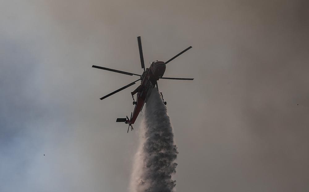 Σε εξέλιξη η πυρκαγιά στην Ανατολική Μάνη – Γλίτωσε το Γύθειο