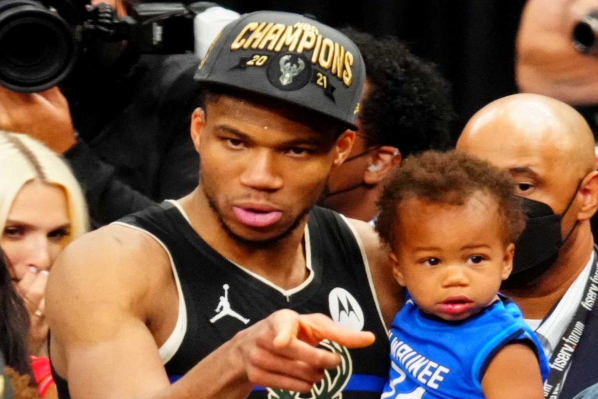 Γιάννης Αντετοκούνμπο: Η πρώτη ανάρτηση μετά το πρωτάθλημα – Τα τρόπαια στο σπίτι του