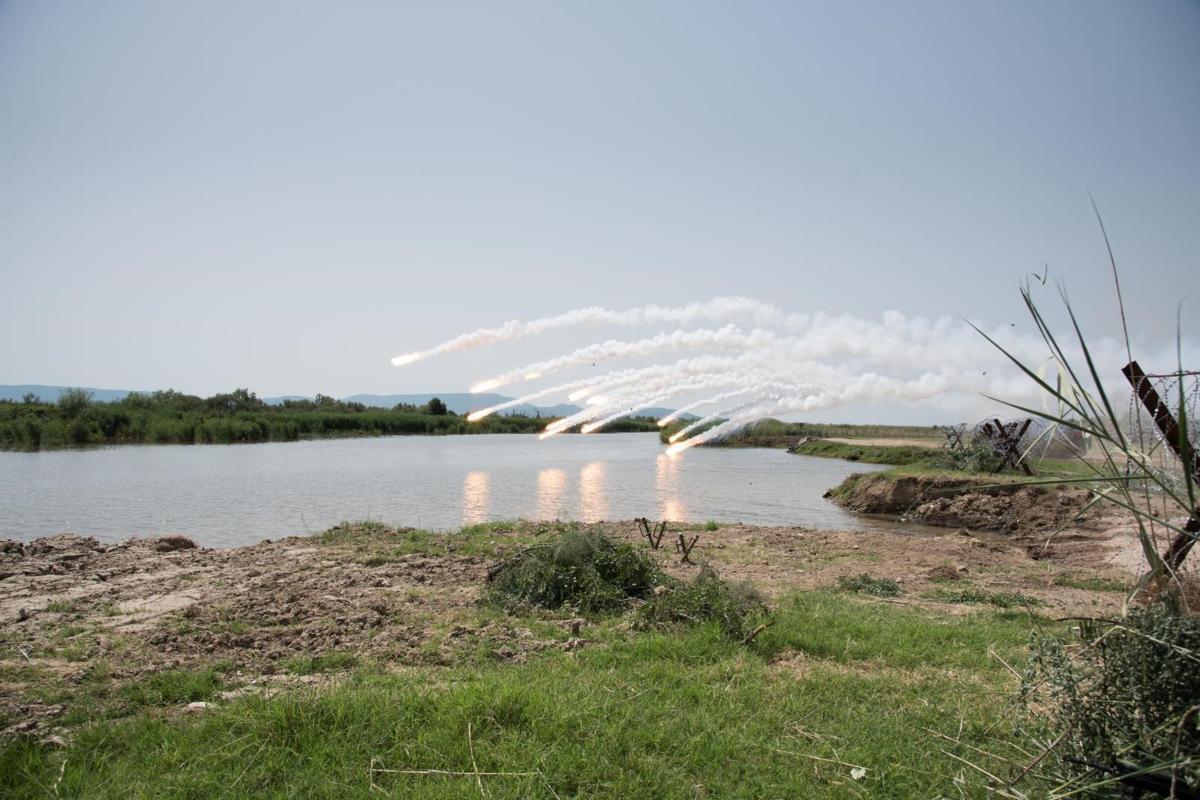 Πήρε… φωτιά ο Έβρος: Εντυπωσίασαν οι Ένοπλες Δυνάμεις – Αποκαλυπτήρια για τον «πλωτό big brother» [βίντεο]